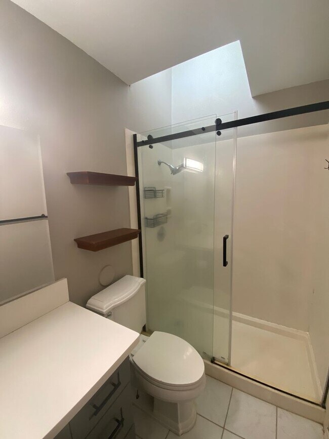 Building Photo - 019WHI