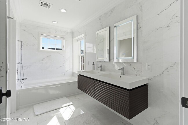 Building Photo - 619 Park Ave