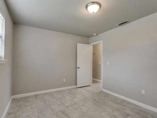 Building Photo - 641 SW 15th St
