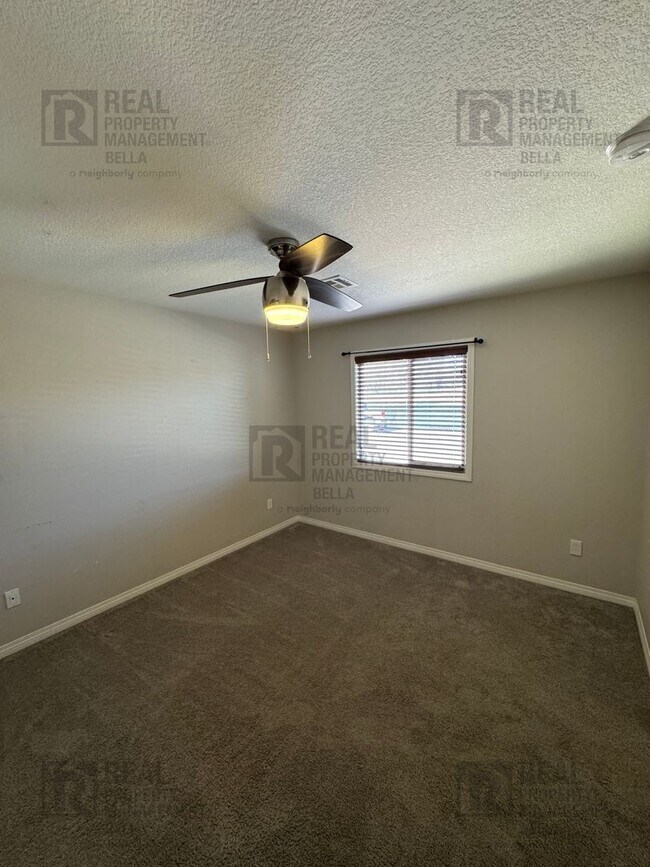 Building Photo - Spacious 4-Bedroom Menifee Home with Downs...