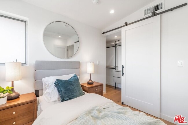 Building Photo - 857 N Detroit St