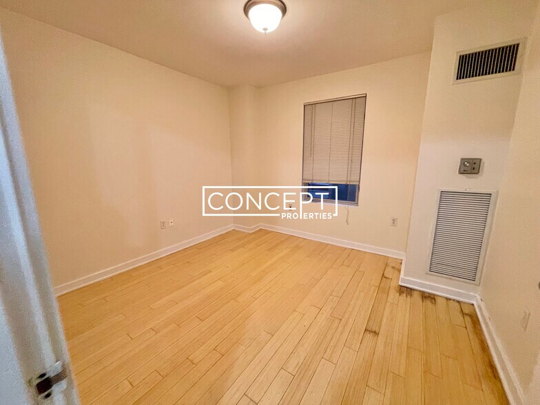 Building Photo - 40 Boylston St