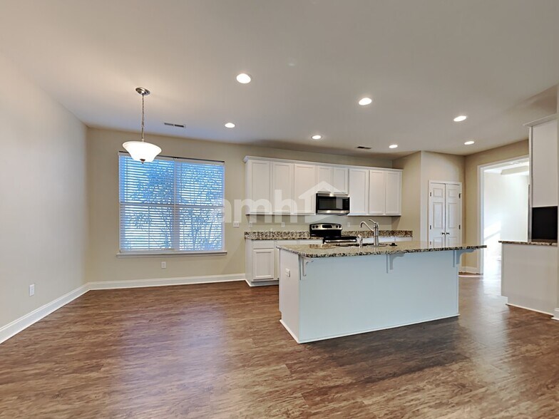 Building Photo - 206 Red Leaf Blvd