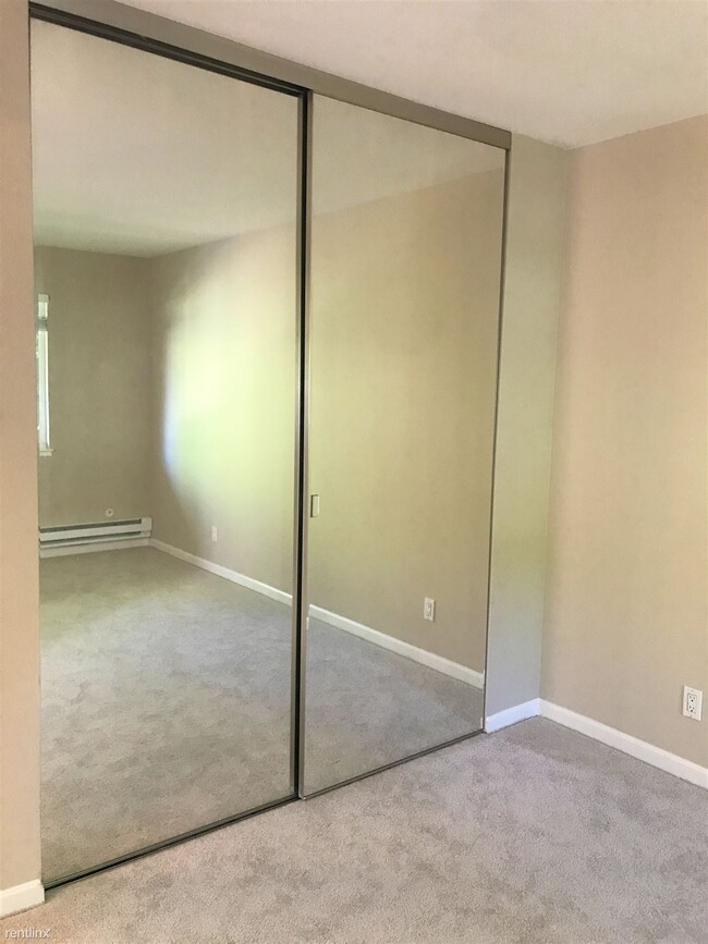 Building Photo - 1 br, 1 bath Condo - 205 Masters Court 3