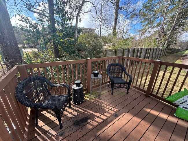 Building Photo - 8907 Deerwood Dr