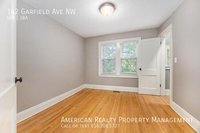 Building Photo - 142 Garfield Ave NW
