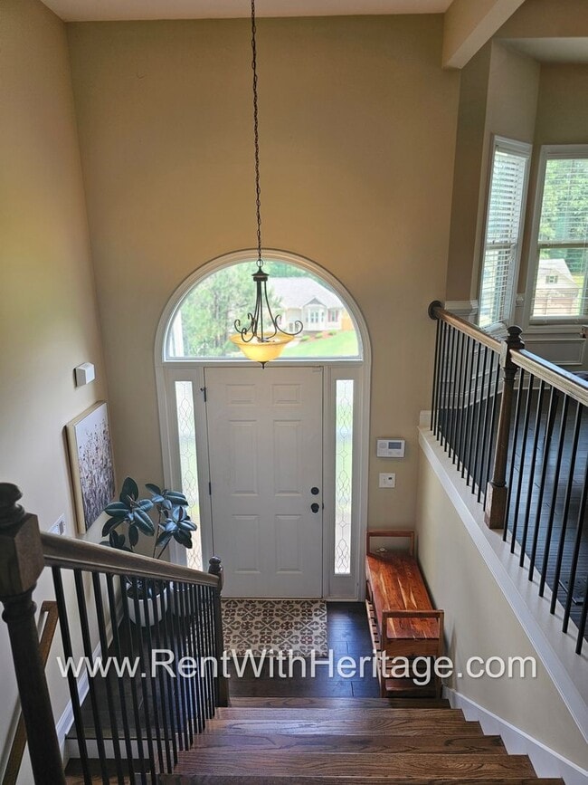 Building Photo - Gorgeous 3 bd / 2 bath / Attention to Deta...