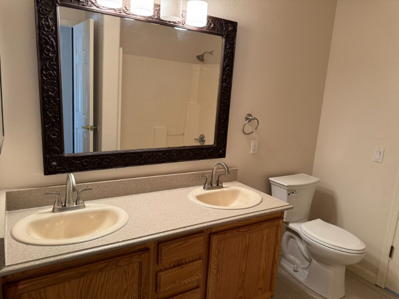 Building Photo - 8628 Esselmont Dr E