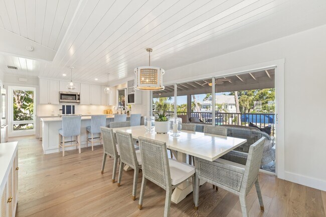 Building Photo - 161 1st St E