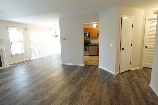 Building Photo - 231 University Ln