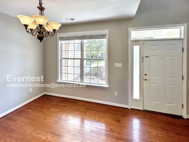 Building Photo - Beautiful 3-Bedroom Home with Garage / Pet...