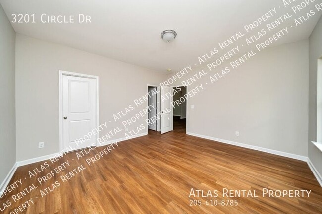 Building Photo - 3201 Circle Dr