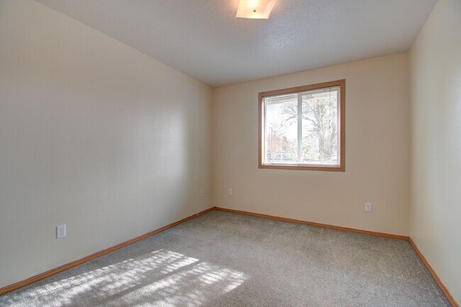 Building Photo - 192nd Area Single Level Home