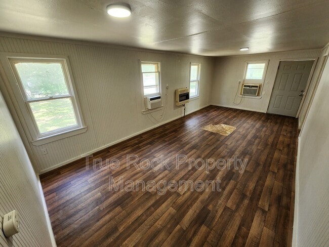 Building Photo - 104 Osage St