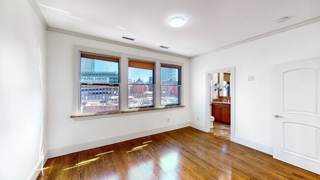 Building Photo - 331 Newbury St