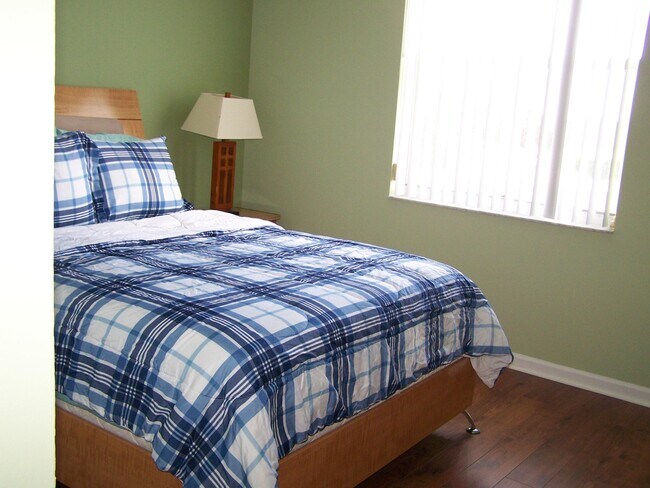 Building Photo - 2080 Greenview Shores Blvd