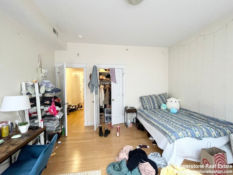 Building Photo - 1625 Tremont St