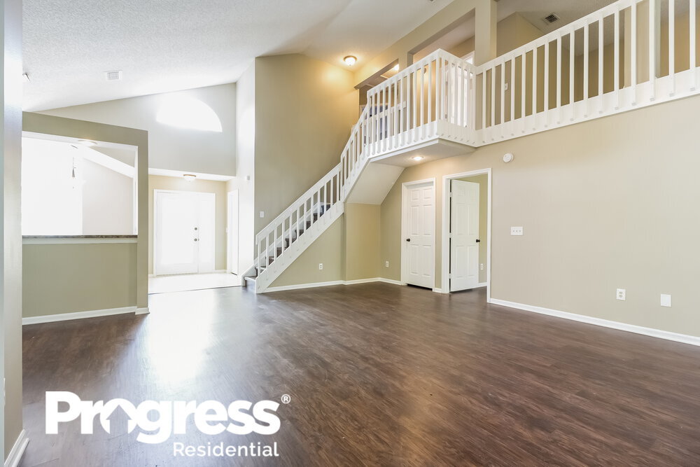 Building Photo - 637 Silver Birch Pl