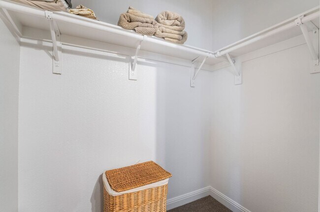 Building Photo - 3 Bedroom Furnished Condo in Spanish Palms