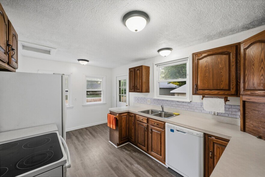 Building Photo - 3148 Glanzman Rd