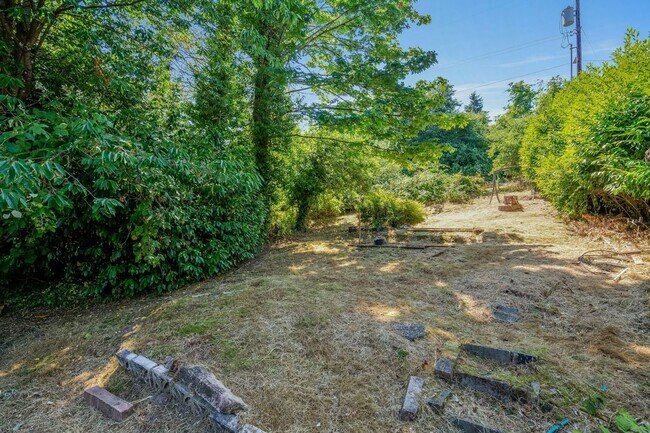 Building Photo - 11709 24th Ave NE