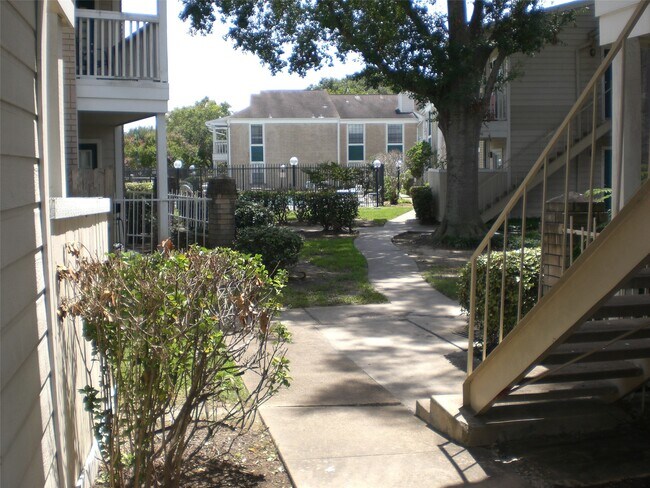 Building Photo - 12660 Ashford Point Dr