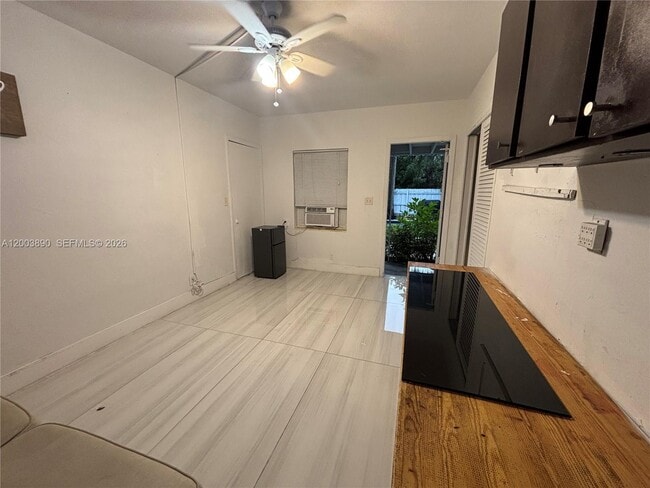 Building Photo - 250 SE Park St