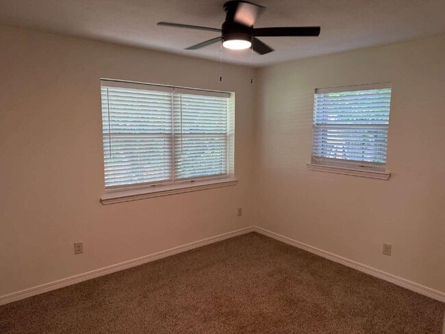Building Photo - 218 Rose Marie Ln SW