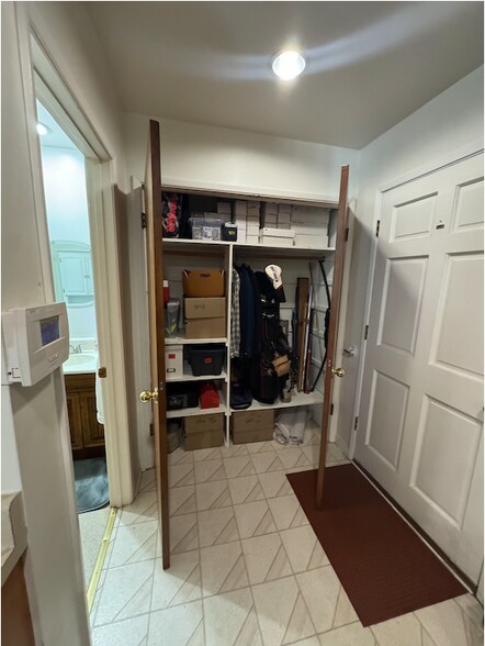 Building Photo - 10201 Oak Park Ave