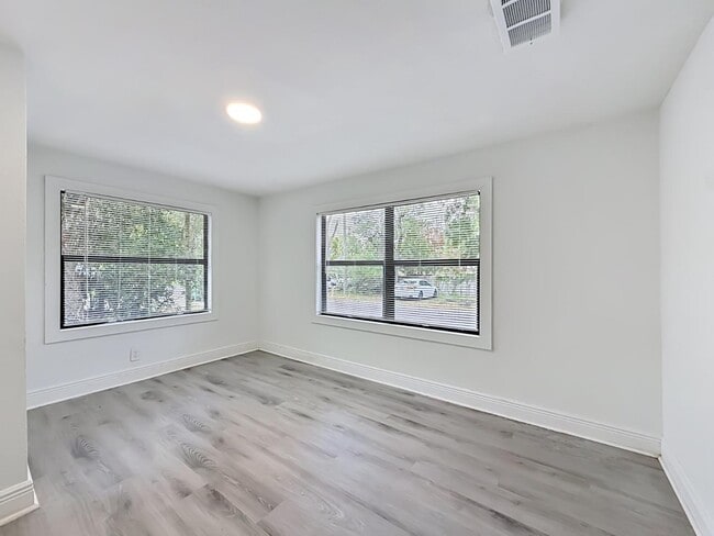 Building Photo - 8414 N 20th St