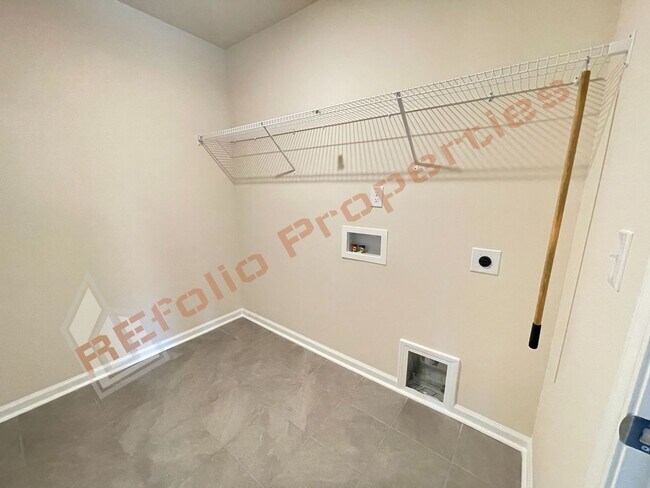 Building Photo - 2421 Hedge Maple Dr