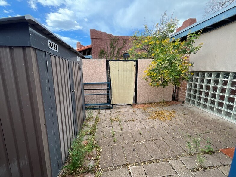 Building Photo - 1703 E 13th St