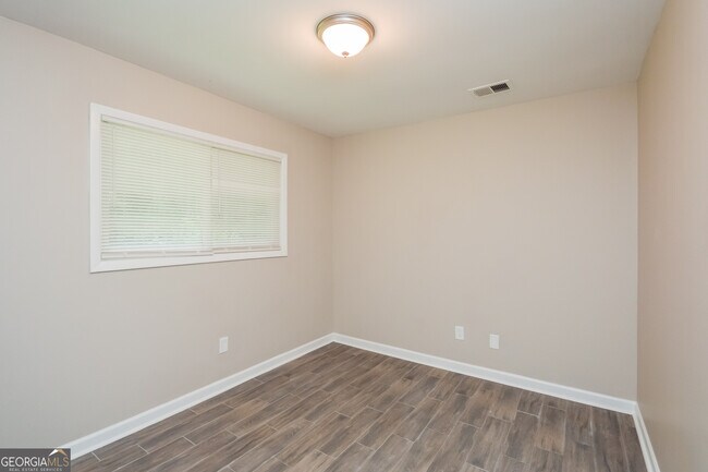Building Photo - 1534 Flicker Rd