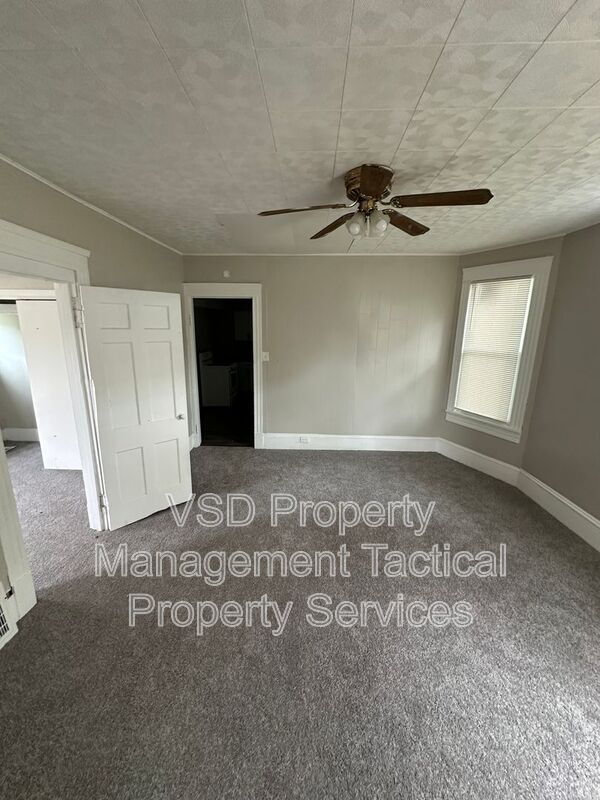 Building Photo - 6519 Hosmer Ave