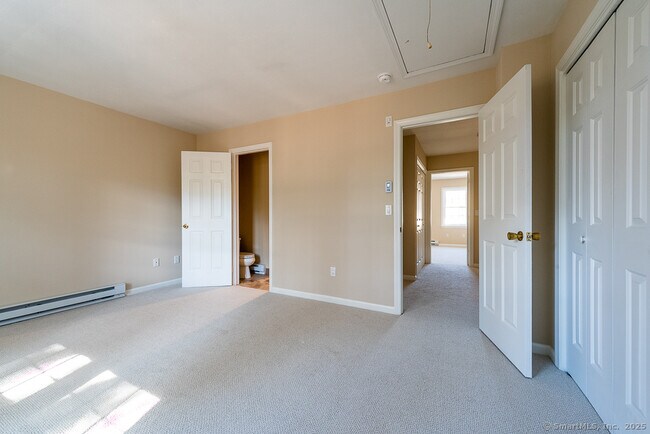 Building Photo - 16 Brantwood Dr