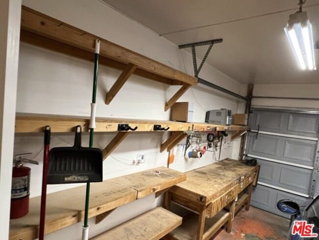 Building Photo - 729 Kenmore Cir