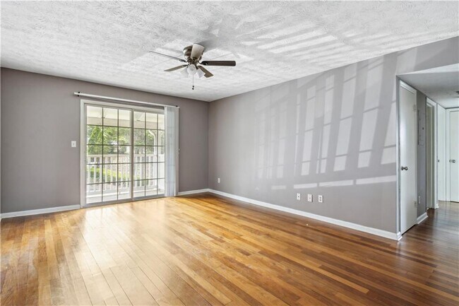 Building Photo - 3155 7 Pines Ct