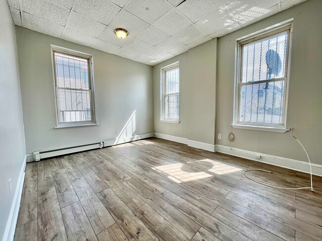 Building Photo - 264 Old Bergen Rd