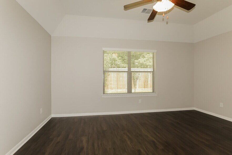 Building Photo - 961 Doire Dr