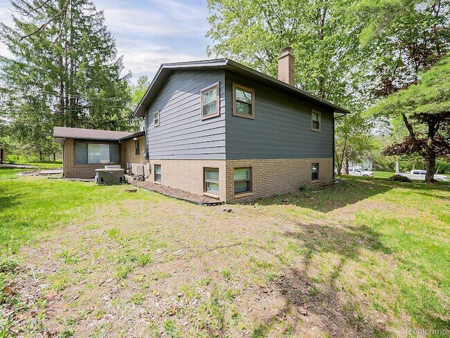 Building Photo - 7580 Thornwood St