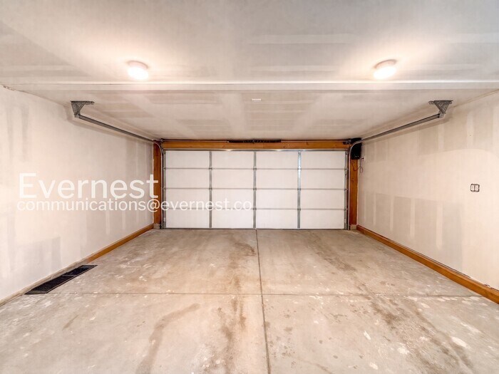 Building Photo - 1336 1/2 Kalamath Street