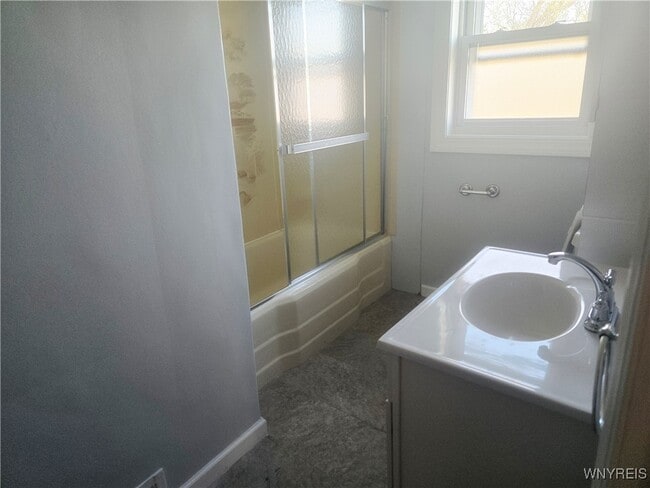 Building Photo - 190 Clover Pl