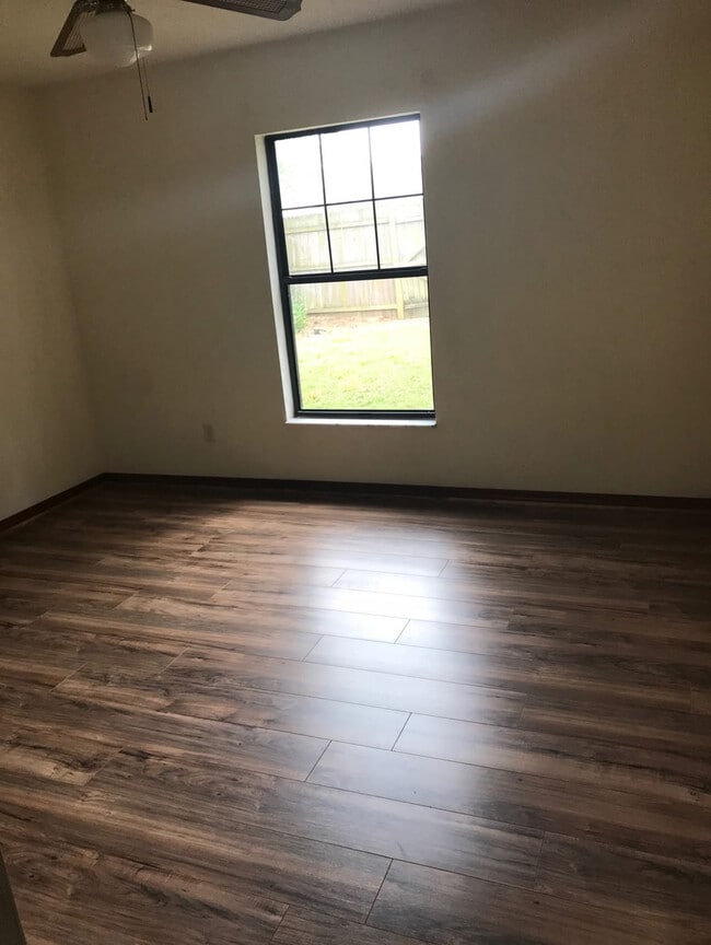 Building Photo - 1096 Willow Wood Dr