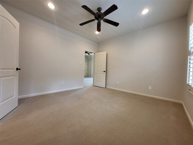 Building Photo - 8811 Van Allen Dr