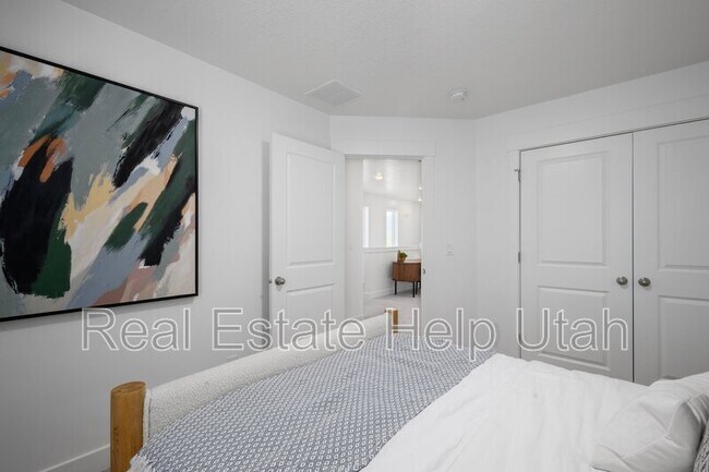 Building Photo - 281 W 1150 N