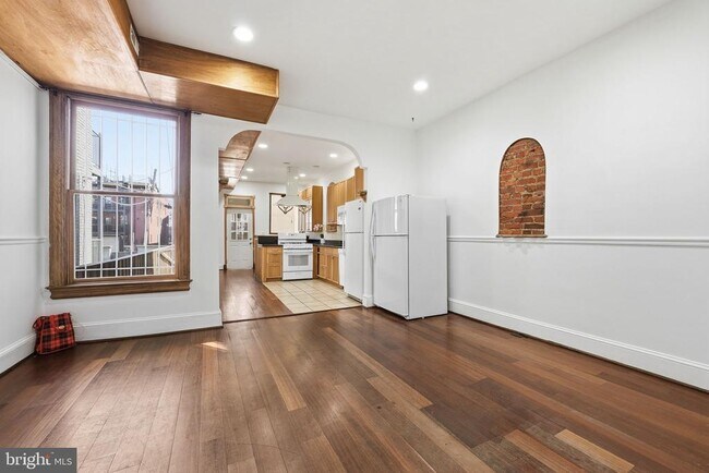 Building Photo - 1116 Monroe St NW