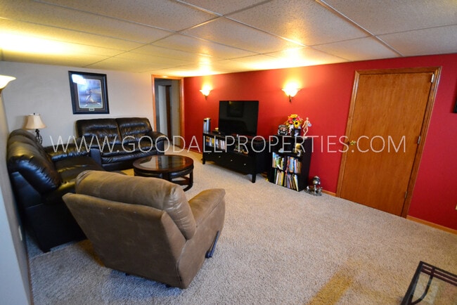 Building Photo - 3 Bedroom Ranch in Urbandale
