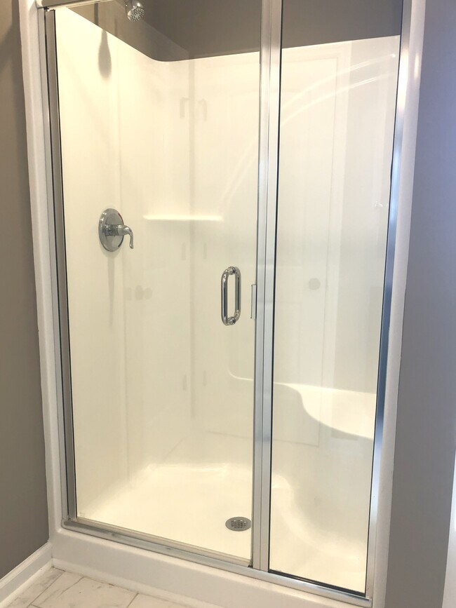 Building Photo - 807 Goodale Dr