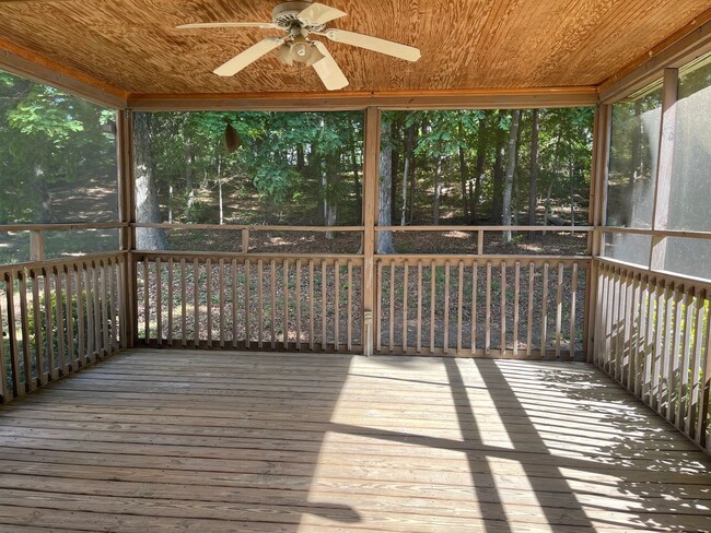 Building Photo - Spacious 2 Story Home In Raleigh, Availabl...