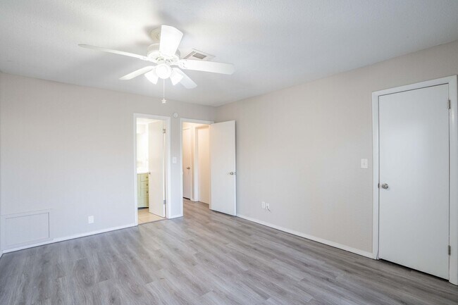 Building Photo - S Hudson Ave Duplex